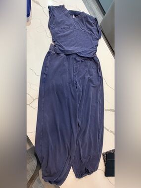 FP Movement Hot Shot Crossover T-Shirt & Joggers NAVY Size:M